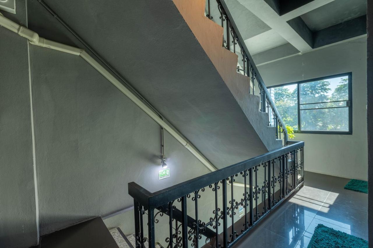 La Belle Nuit House Hostel Chiang Mai Luaran gambar