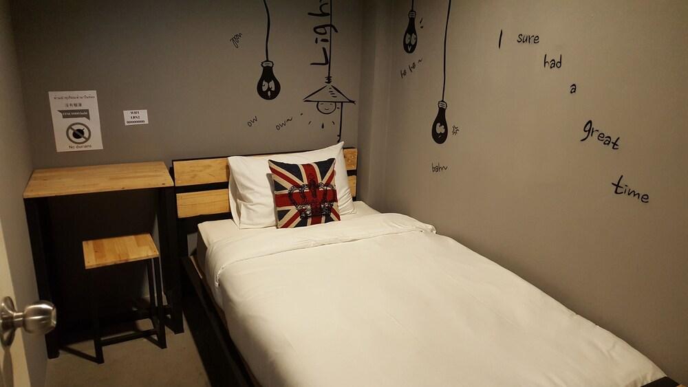 La Belle Nuit House Hostel Chiang Mai Luaran gambar